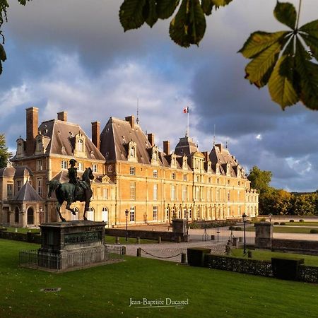 La Verriere. Les Locations Isahora C'Est Aussi Plusieurs Appart' De Standing A 2 Pas Du Chateau D'Eu, Des Falaises Du Treport, De Mers Les Bains Et Aux Portes De La Baie De Somme Eu (Seine-Maritime) Exterior photo