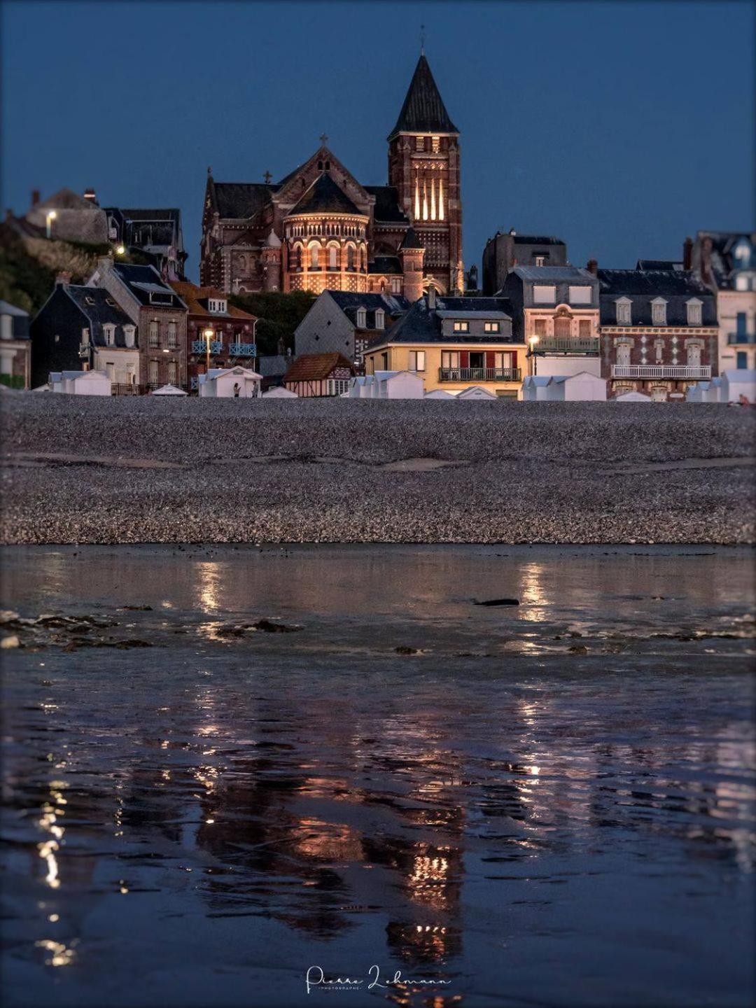La Verriere. Les Locations Isahora C'Est Aussi Plusieurs Appart' De Standing A 2 Pas Du Chateau D'Eu, Des Falaises Du Treport, De Mers Les Bains Et Aux Portes De La Baie De Somme Eu (Seine-Maritime) Exterior photo