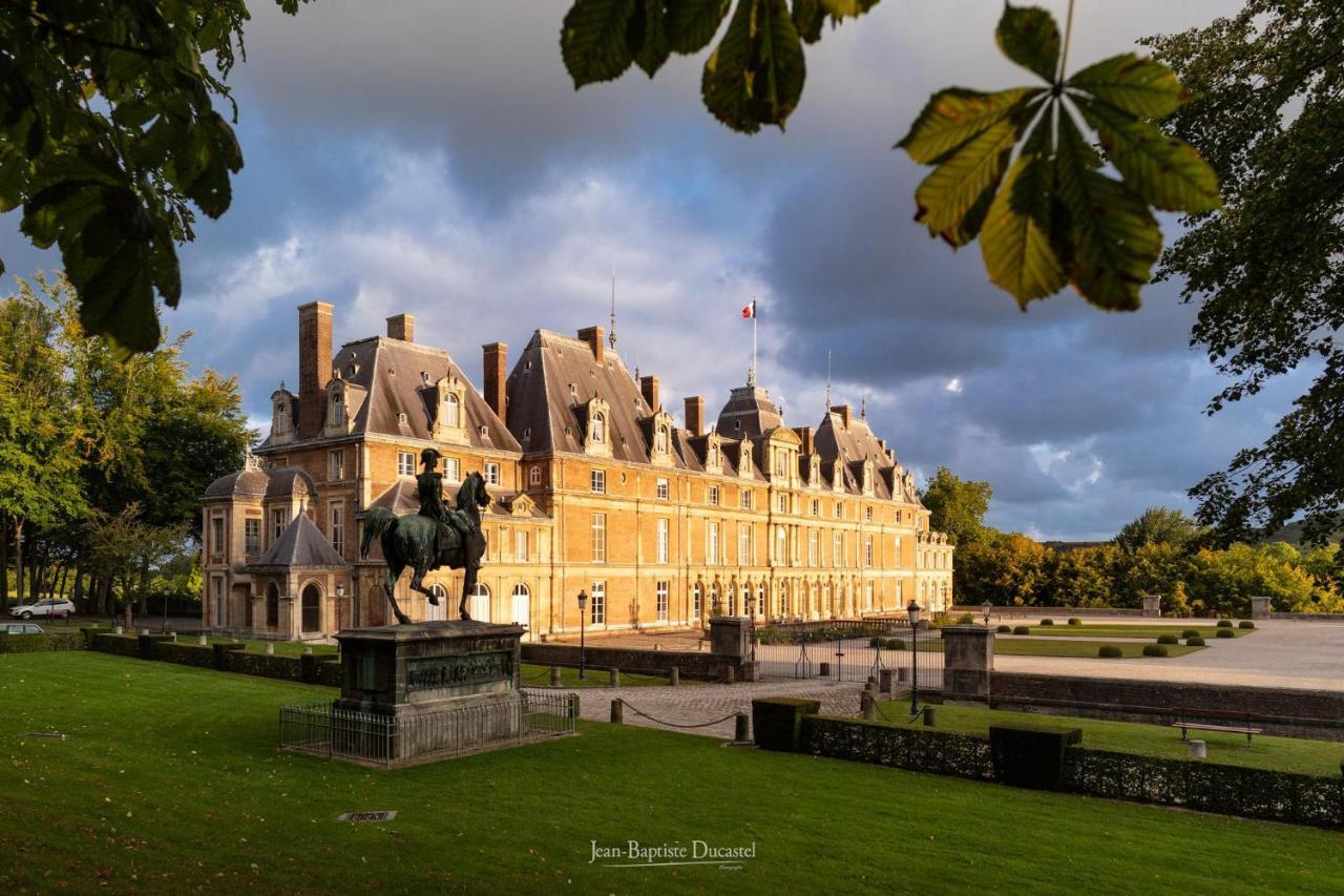 La Verriere. Les Locations Isahora C'Est Aussi Plusieurs Appart' De Standing A 2 Pas Du Chateau D'Eu, Des Falaises Du Treport, De Mers Les Bains Et Aux Portes De La Baie De Somme Eu (Seine-Maritime) Exterior photo